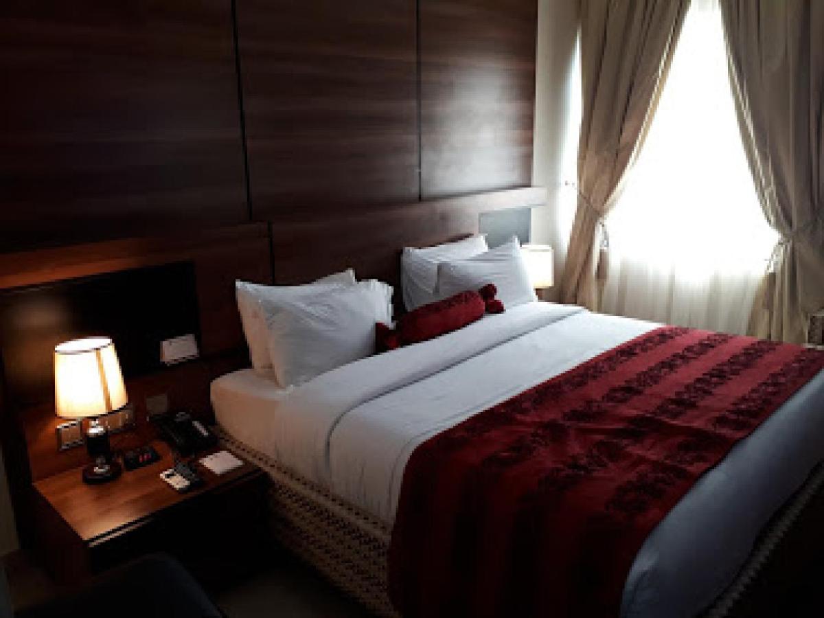 Room In Lodge - Best Western Plus-이바단 외부 사진